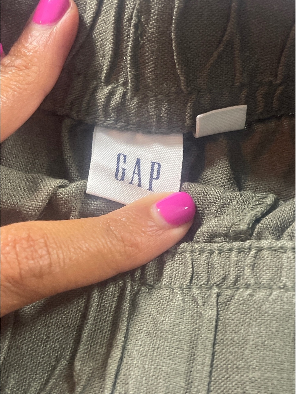 Women’s Size Large Gap pull-on utility shorts - Picture 2 of 4